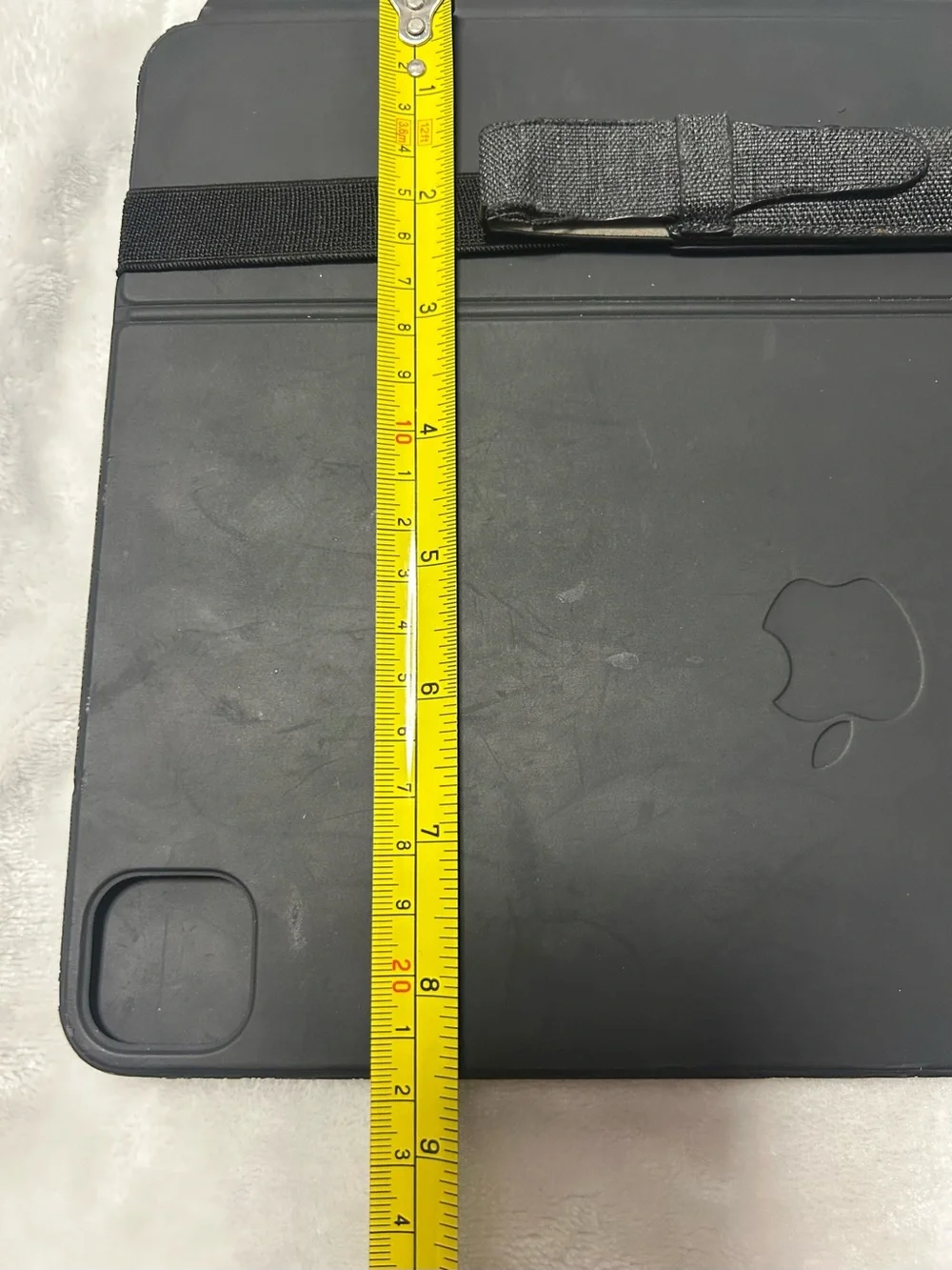 Apple black Magic Keyboard iPad Pro 4th Generation 12.9 in w/ pencil holder